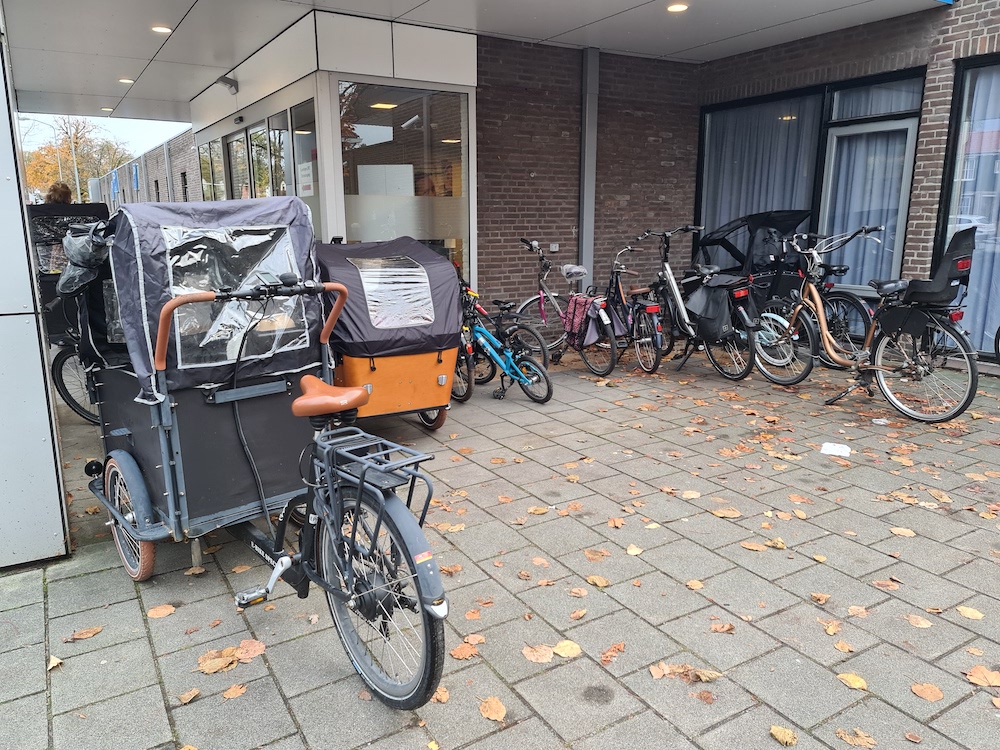 Fietsparkeren bij het zwembad Barneveld